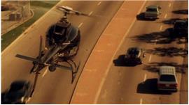 هلیکوپتر پلیس درتعقیب راننده خلافکار دربزرگراه تهران!